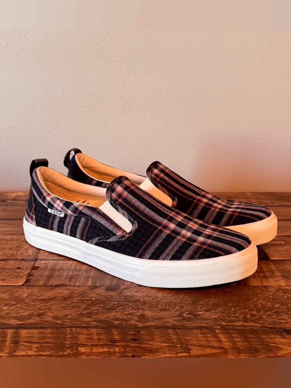 Taos Footwear Women’s Navy and Burgundy Plaid Slip-On Loafers